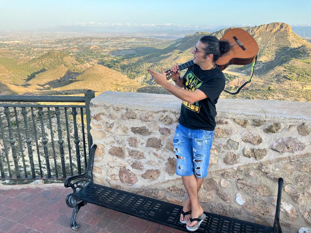 Javi_Cantero's tweet photo. Ya en Aledo!! (Murcia)
A las 22:30h comienza el espectáculo! 🙌🎸💥 https://t.co/yVo2sGj1Y4