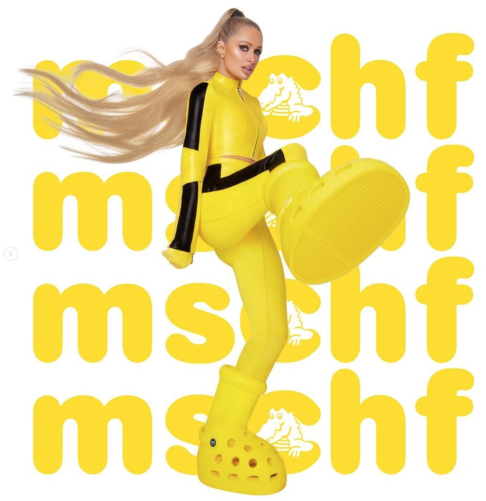 RevistaOPEN's tweet photo. La marca disruptiva @mschf transforma las big boots de la mano de @crocs y por supuesto, con Paris Hilton como cara de este nuevo lanzamiento. 👏
Entra aquí para conocer los detalles. 👉 https://t.co/RCkLQODLwj
📸: @parishilton
#bigboots #crocs #parishilton #revistaopen https://t.co/Rx6jMRfzNX
