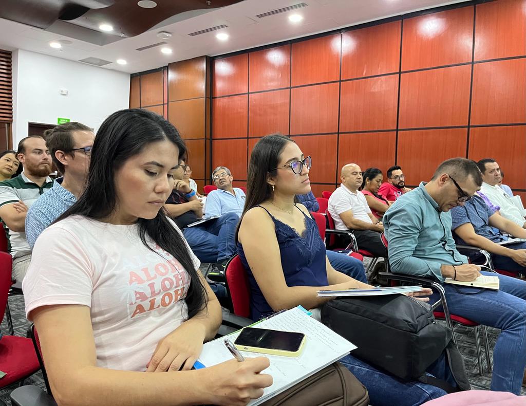 GobMeta's tweet photo. Adelantamos el 'Taller de Cooperación Internacional y herramientas de seguimiento a la gestión pública: gestión de proyectos'. 📊 Un espacio de articulación entre la @FNDCol, @USAID_Colombia y el gobierno Departamental.
#SecretaríaDeCompetitividad #HacemosGrandeAlMeta https://t.co/mDKRp83riG