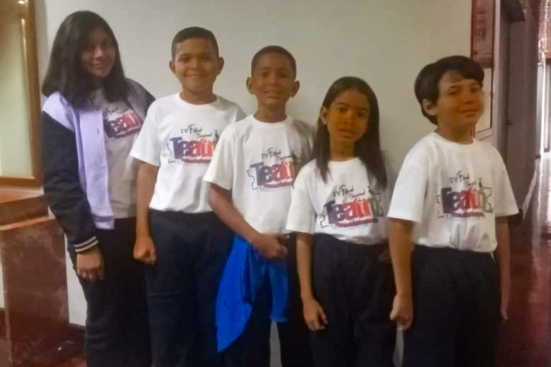 CDCEZULIA's tweet photo. VIII Festival Nacional de Teatro Estudiantil sube el telón

Los niños y niñas zulianos/as se suben a las tablas en la 8va. Edición del Festival César Rengifo, con la obra Hablan los héroes y las heroínas de la Patria.

@NicolasMaduro
@_LaAvanzadora
@MPPEDUCACION
#MaduroSiVa https://t.co/UI3rrQWmzu