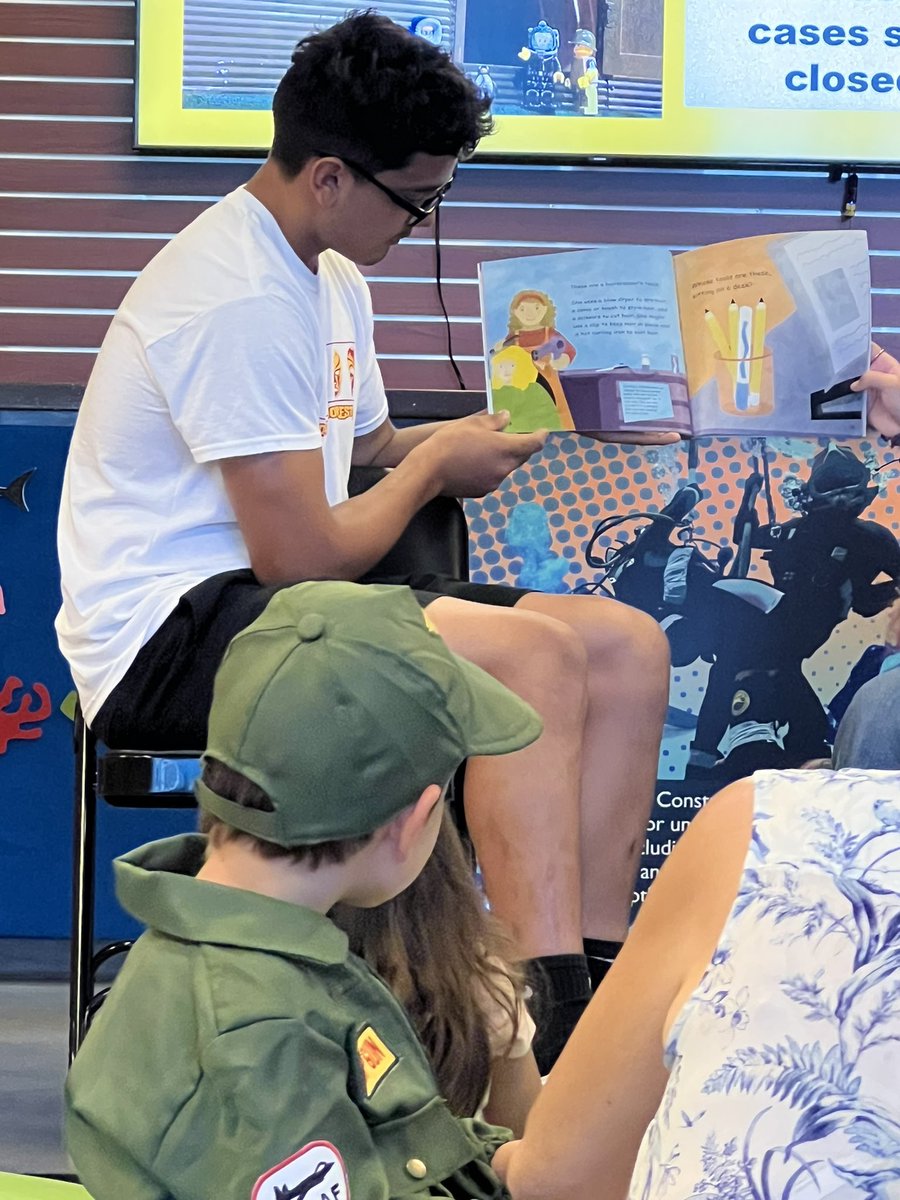 Thank you @NBVCCalifornia for having me as a Guest reader for story time at the @SeabeeMuseum great experience for me ! @OxnardUnion @OxnardWrestling @OxnardAthletics @12thmanOHS