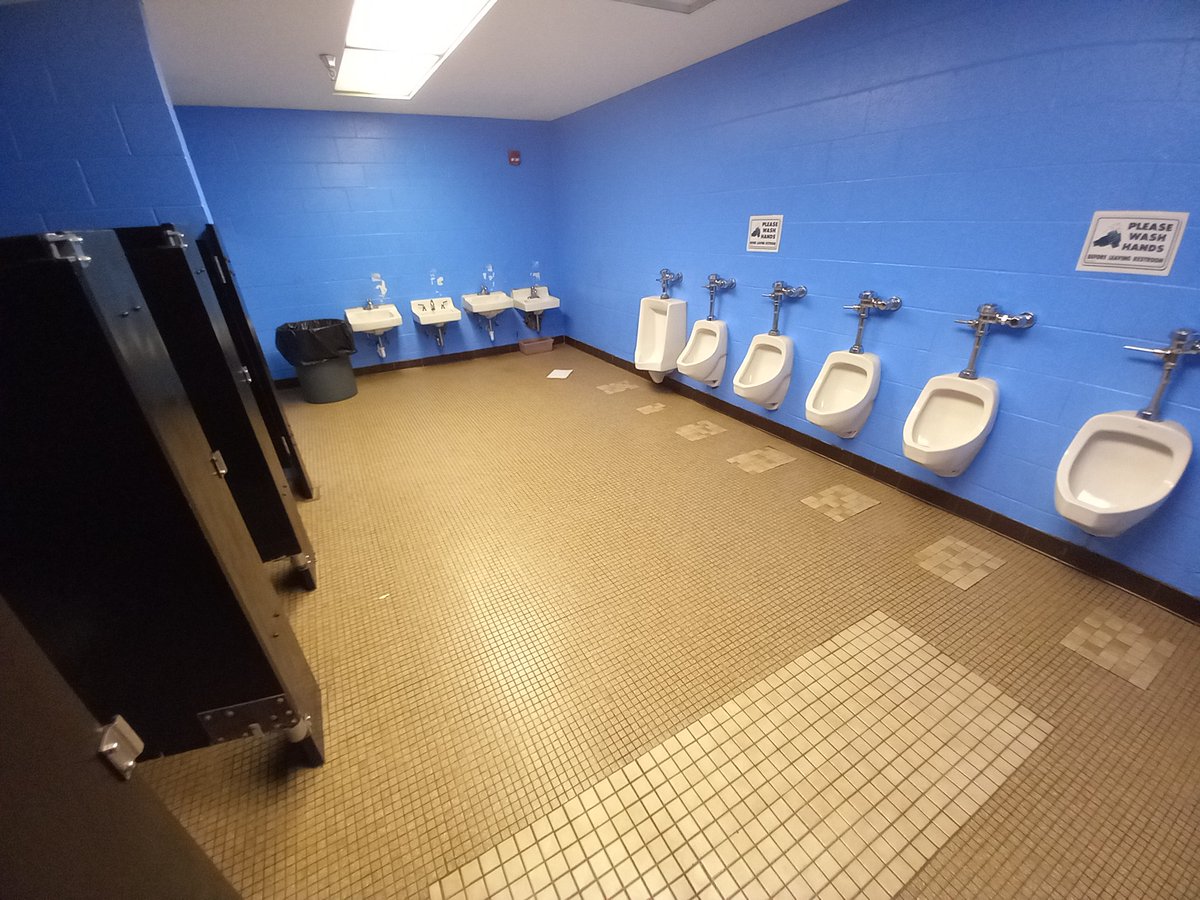 mbarnum7's tweet photo. Out with the old and in with the new! Beautiful new tile in the boys and girls restrooms at SES! Thank you PTO for making this happen!!  @FS_Schools https://t.co/z1xnEHRHJG
