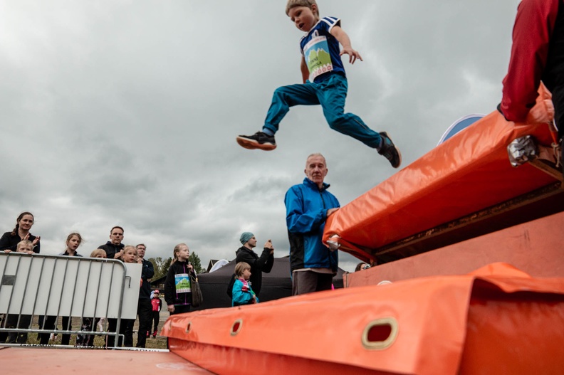 Himos Trail -polkuelämys sisältää SUPERSUOSITUN lasten juoksuspektaakkelin. Himos Kids ei ole perinteinen polkujuoksukilpailu vaan leikittelevän hauska esteiden värittämä juoksukisailu aivan tapahtumakeskuksen ytimessä – Himoksen rinteiden alla.
Tutustu:
himostrail.fi/matalan-kynnyk…
