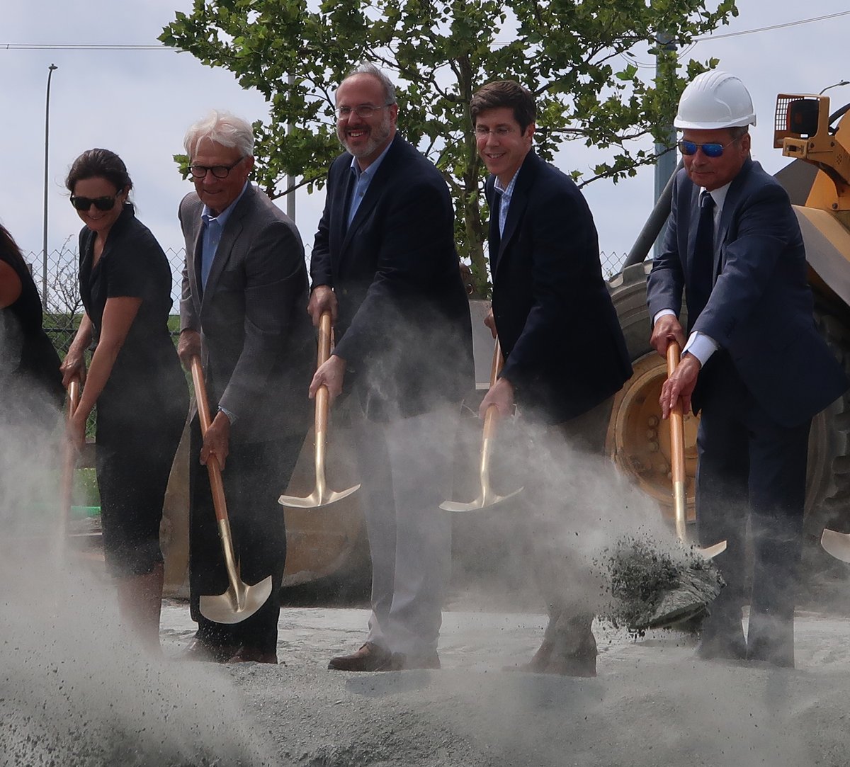 .<a href="/SenatorRuggerio/">Dominick Ruggerio</a> joined community leaders and partners in Providence's Fox Point neighborhood this morning to celebrate a project that will turn Parcel 9 in the I-195 Redevelopment District into a mixed-use, mixed-income family development.

Learn more: pennrose.com/news-views/new…