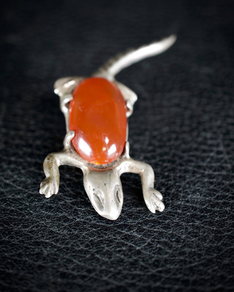 FarRiderWest's tweet photo. Vintage Mexican Lizard Carnelian Silver Brooch Pin 
https://t.co/bUEItsXm1A 
Available at https://t.co/XZg5GLWONS 
#animalpin  #carnelian #vintagejewelry #estatejewelry #pin #brooch #uniquegift #bohemian #Mexican #lizard #Taxco #lizardbrooch #silverbrooch https://t.co/ZkWA15HGSs