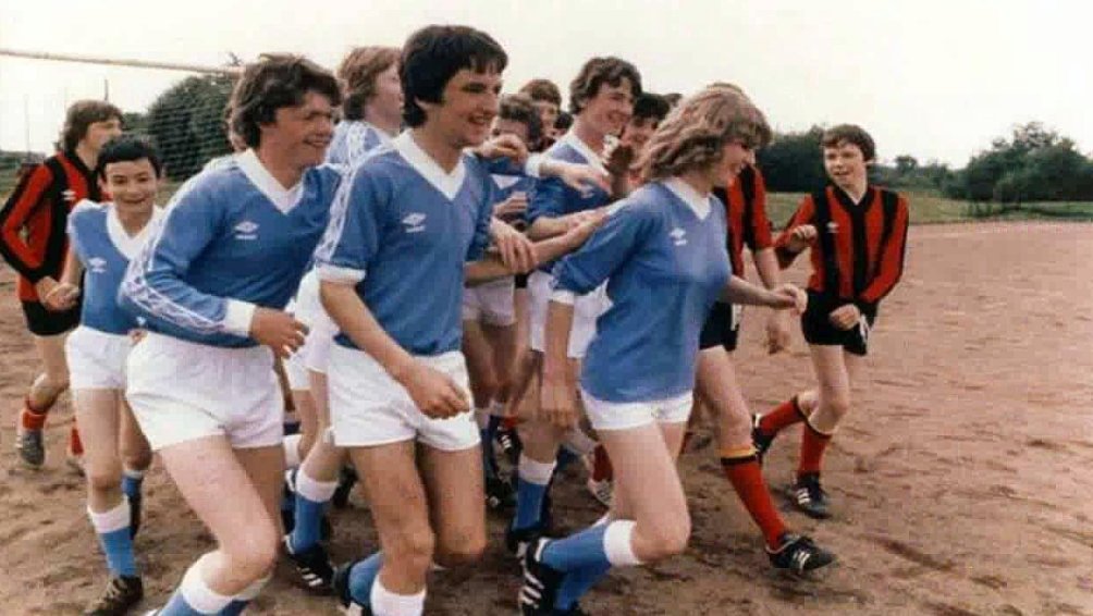 FilmsQuirky's tweet photo. July 28: Soccer played ⚽️
#Bales2023FilmChallenge #FilmTwitter 📽️🎬
@bales1181
#GregorysGirl 🏴󠁧󠁢󠁳󠁣󠁴󠁿(1980)
Gregory is a normal teen who is infatuated with a soccer playing classmate. He must work to win her affection.
#JohnGordonSinclair #DeeHepburn
[3/3] https://t.co/67U0L0psJQ