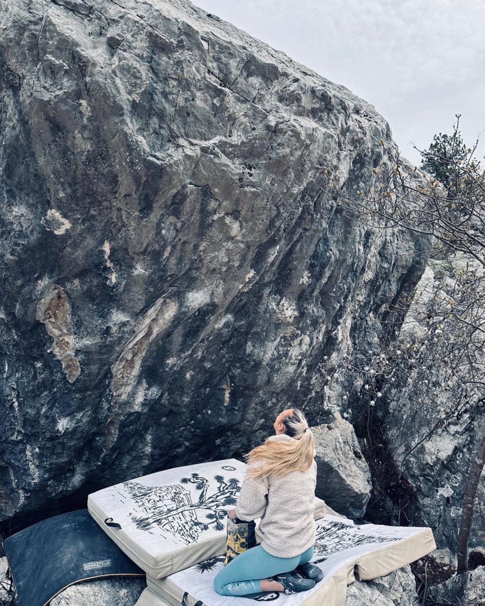 gearcoop's tweet photo. Stop. Drop. Recalculate. 🤔 @climbingjane

#repost #bouldering #boulderinggirls #climber #rockclimbing #training #GearCoop #ThriveOutside https://t.co/GWoqmbDRqQ