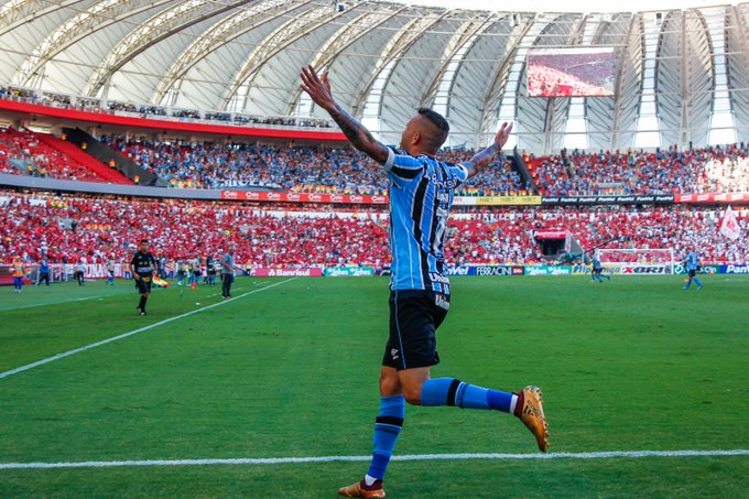 dyonathanfelipe's tweet photo. @_RodriguesNunes @Gremio 😆😁🇪🇪 https://t.co/6LuzNJXQqJ