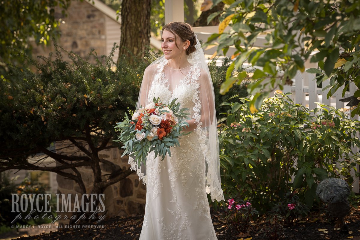 royceimagephoto's tweet photo. The classic bridal portrait is one of our favorite photos to capture for your wedding day.
#beautifulbride #brideportrait #yorkpaweddingphotographer #royceimagesphotography https://t.co/dUXrrrUpTZ