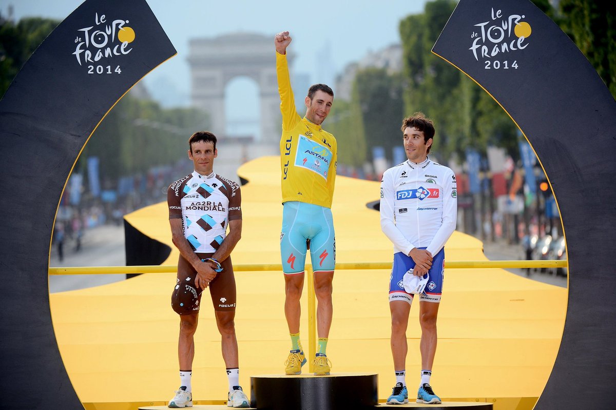 Massimo74382565's tweet image. 9 anni fa il giorno più bello per un appassionato di ciclismo italiano.
Esattamente 9 anni fa, Vincenzo Nibali da Messina vinceva il Tour de France 2014 dominando in tutte le 21 tappe a distanza di 16 anni dall&apos;ultimo italiano, Marco Pantani❤️🇮🇹 #TdF2023 #Nibali