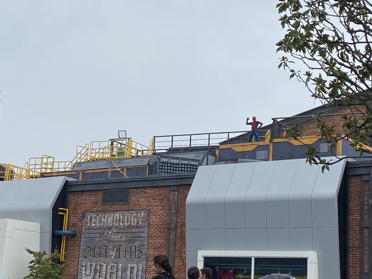 walt4it's tweet photo. Spidey doing his best robot impression today at Avengers campus!  @DisneylandParis #spiderman https://t.co/zjtE32oLvv