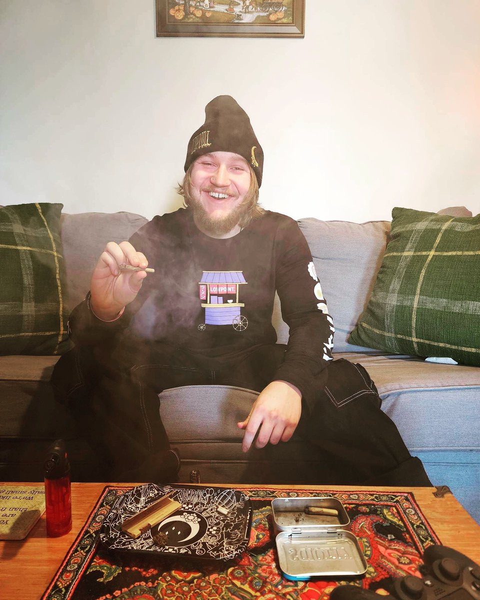 LowpointApparel's tweet photo. Warning: Smoking the Electric Lettuce has been known to cause incredible outfit choices ⚡️🥬 https://t.co/WWHKFG2QtN