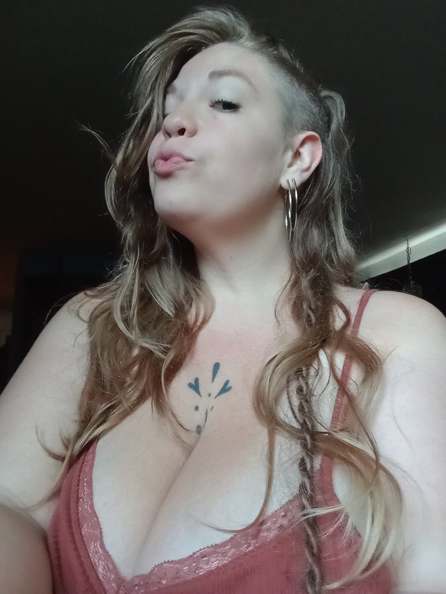 Ariala15's tweet photo. Traveling today 😜 Hope you have a good one ✨ #nofilter #allnatural #thursdayvibes https://t.co/EAm3deLZR0