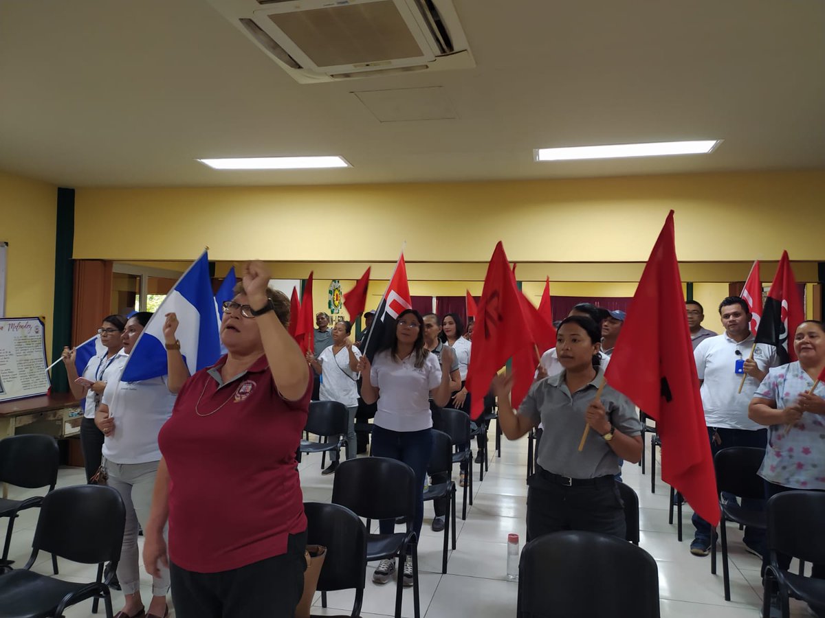 saamunanoficial's tweet photo. En el marco de la Jornada conmemorativa dl 46 Aniv. del tránsito a la inmort. de nuestro Héroe y Mártir Alí Abarca Meléndez SAAM realizó la mañana d hoy 27 de julio Conversatorio Vida y Legado del Cro. Alí Abarca con trabajador@s Administrativ@s de la ECAV #4419SiempreVictoriosos https://t.co/iDhma7N4CT