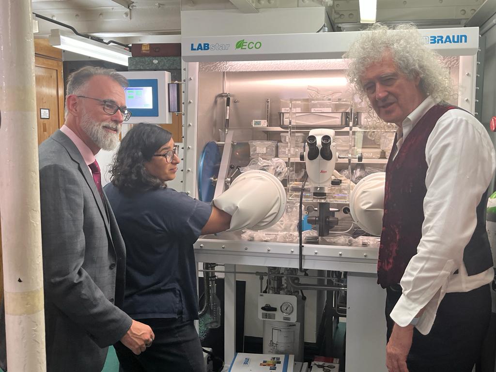 Pleasure to host <a href="/DrBrianMay/">Dr. Brian May</a> &amp; Dante Lauretta at the <a href="/NHM_Meteorites/">NHM Meteorites</a> collection today.... speaking about their work on the Bennu asteroid and showing off our snazzy nitrogen glove box!
