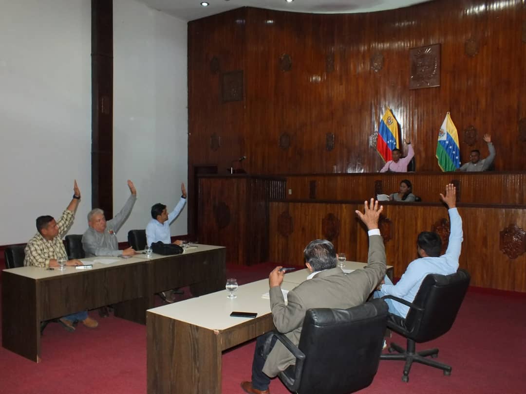 HoffmanJoseV's tweet photo. Hoy en #Sesión  #Extraordinaria aprobamos recursos enviados por el Presidente @NicolasMaduro al Ejecutivo Regional, los cuales serán destinados para adquirir insumos y medicamentos para el pueblo apureño
@dcabellor @eduardopiate2 @PartidoPSUV @PSUVEnApure 
@drodriven2 https://t.co/0GR3x4Ks53
