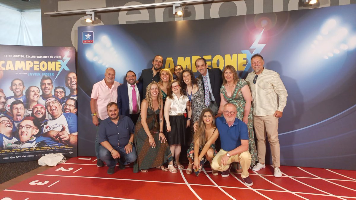 inclusionzurita's tweet photo. Que nerviossssss a puntito de la premiere de #campeonex https://t.co/CzkbC20IVS