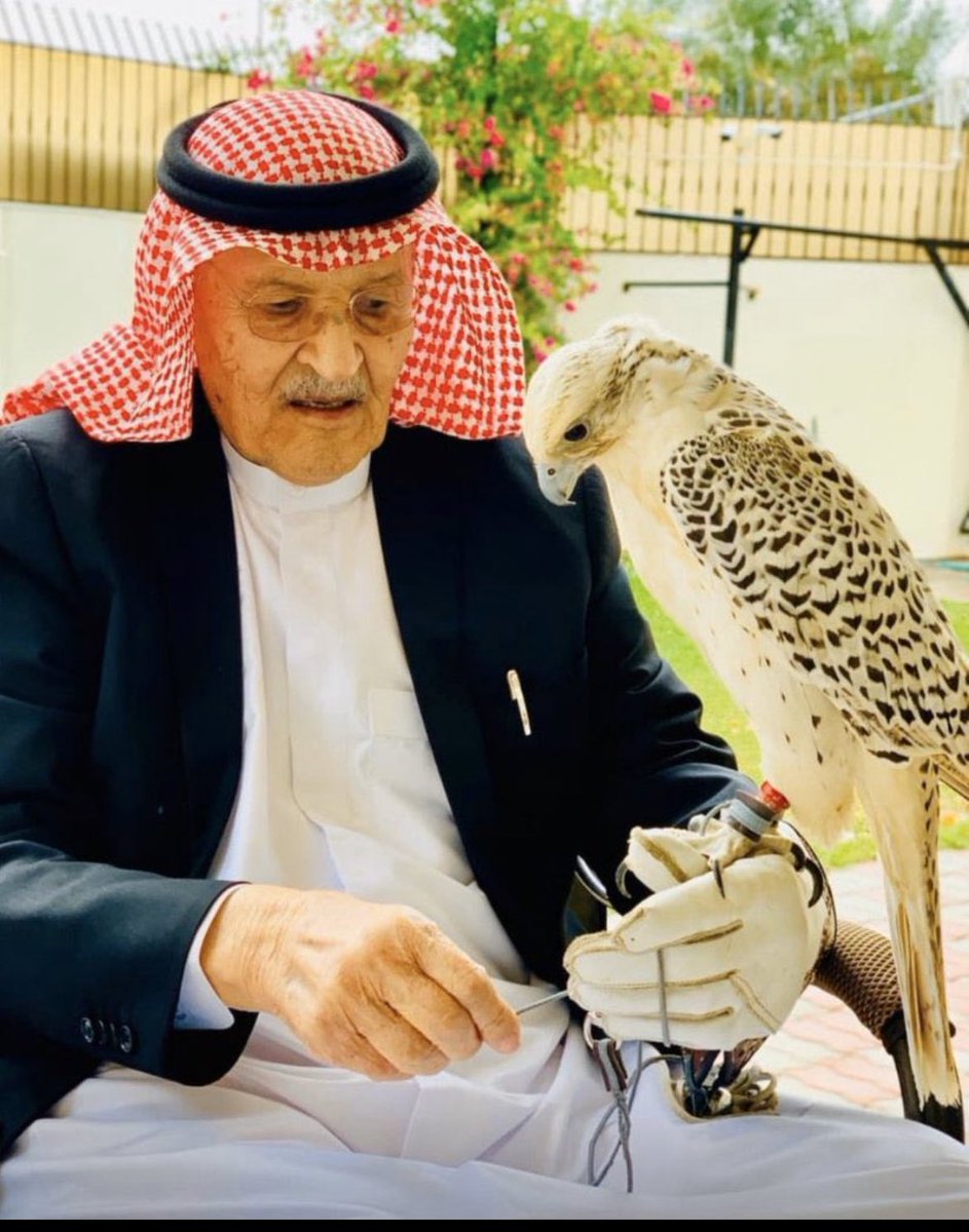 خالص العزاء والمواساة لقبيلة عنزة العزيزة ،،،
ولأسرة الهذال خاصة بوفاة المغفور له

#الشيخ_متعب_بن_محروت_الهذال

الله يرحمه ويغفرله ويسكنه الجنة 
ويلهمهم الصبر والسلوان 
إنا لله وإنا إليه راجعون