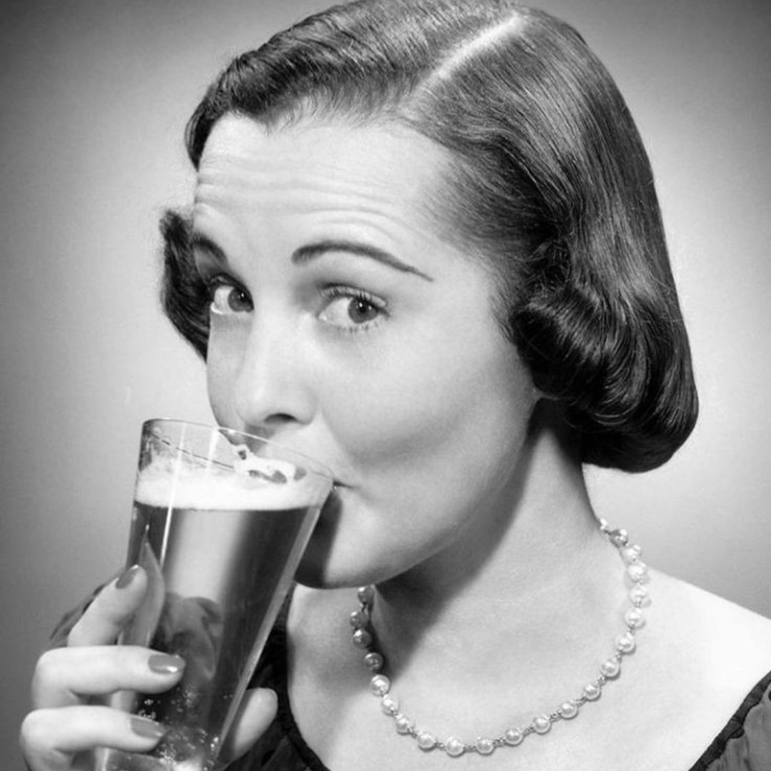 Enquanto não encontro a mulher certa, me divirto com a loira gelada...