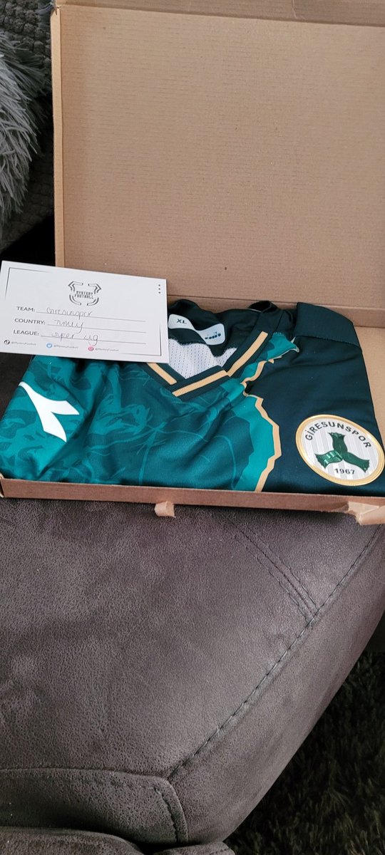 Flipflop913's tweet photo. @mysteryfootball loving the mystery shirt @Giresunspor https://t.co/JjLq1iGhPI