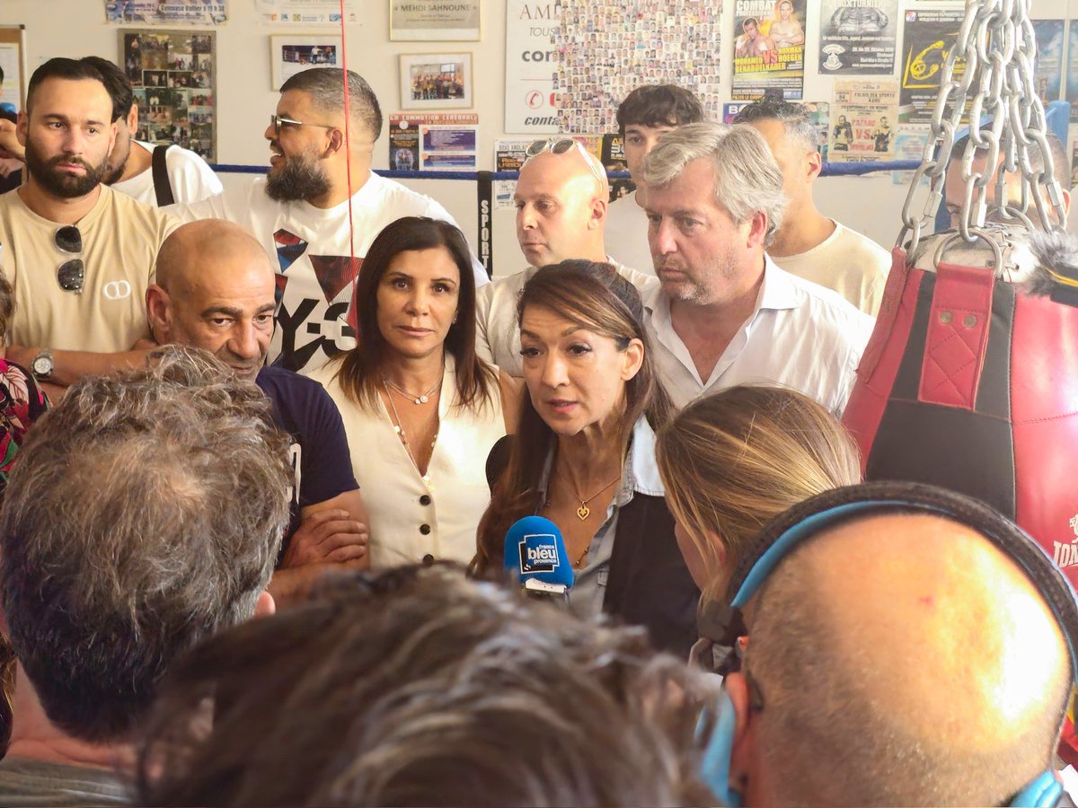 • 𝙌𝙋𝙑 👇

En mer d'abord avec l'asso. Le Grand Bleu, puis au cœur de la cité Air Bel, <a href="/SabrinaRoubache/">Sabrina Agresti-Roubache</a> a choisi #Marseille pour son 1er déplacement ministériel.

À ses côtés, je l'ai assurée de la continuité de l'engagement du <a href="/Departement13/">Département des Bouches-du-Rhône</a> en faveur des habitants des #QPV !