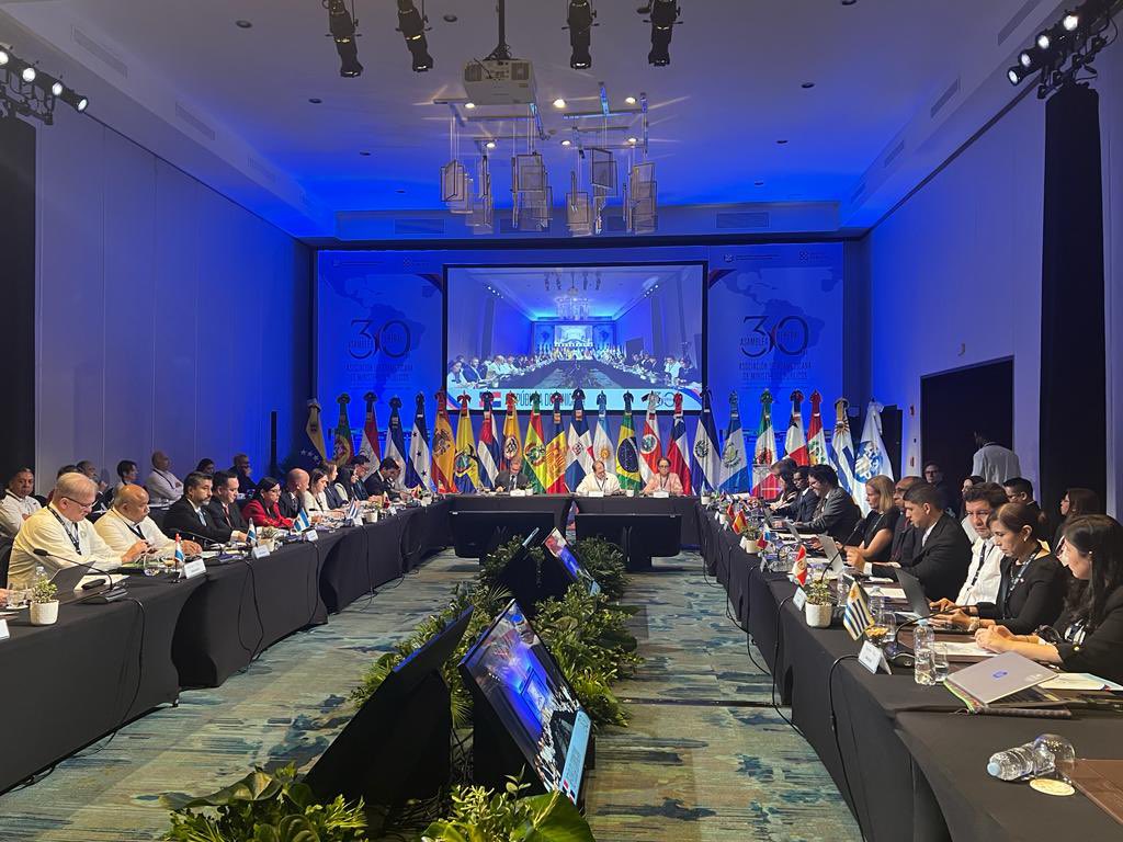 AIAMP_Pdencia's tweet photo. Durante la #AsambleaAIAMP2023, las Redes Especializadas y Grupos de Trabajo de #AIAMP presentaron avances en materia de lucha contra violencia de género, investigación del narcotráfico, cooperación jurídica internacional, y autonomía e independencia de los Ministerios Públicos. https://t.co/zBWjFzN3xF