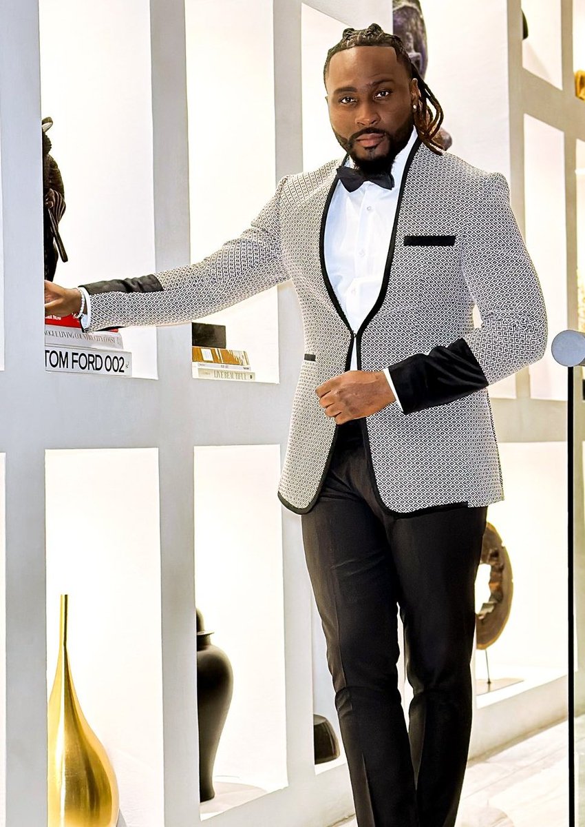 Droge201's tweet photo. Your winning in that house will.not stop in Jesus name, Amen. You will keep winning till you win the 120M by the special grace of God almighty!!🙏
Give us a damn show Champ!!!
Your Patriots are reloaded and rooting for you and you alone!
GENERAL PERE 
#BBNaijaAllStars 
#PereEgbi https://t.co/kh7871wmFn