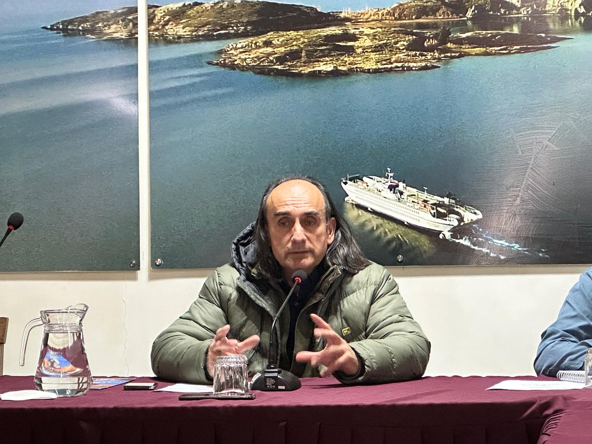 #HOY en <a href="/palabraderadio0/">Palabra de Radio</a> entrevista #enVIVO con Luperciano Muñoz Gonzàlez, alcalde #ChileChico por visita de Ministra de Obras Públicas y #Ruta7 Además de conectividad lacustre y otros. Pone #GenialMEDIA 16:00 hrs radiogenial.cl 100.5 FM y facebookLIVE <a href="/MuniChileChico/">MuniChileChico</a>