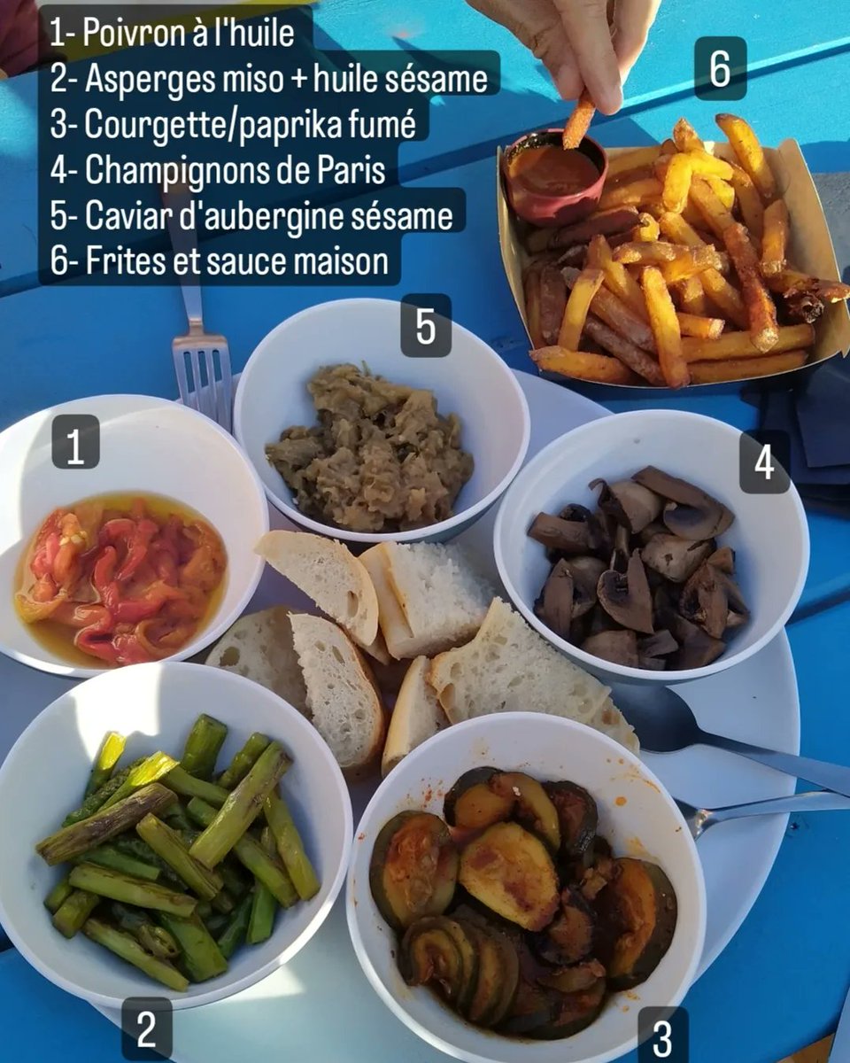 enflammee's tweet photo. Guinguette éphémère et culturelle #PlaceCommune au pieds de l'immeuble #LaTourBonnefoy
Ouverte depuis qqs temps déjà*... Et toujours le rendez entre voisins et copains.
#toulouse #savoureztoulouse #visiteztoulouse
*J'en parle que maintenant, je suis une cachottière 😉 https://t.co/kAylEPixFZ