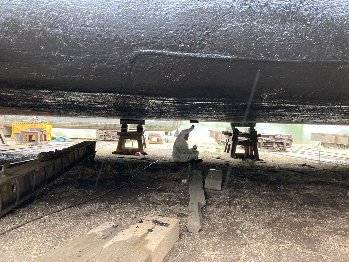 ChezeJean's tweet photo. Mise en cale sèche du #CRERF, remise en peinture de la coque de notre outil de formation. La team GEDIS 67 : formateurs, logisticiens, cadres en appui des personnels CRERF. Le CTD #IBNB et son adjoint présents aussi. Merci à tous pour cet esprit de cohésion cher aux #pompiers67 https://t.co/431eovcxpU