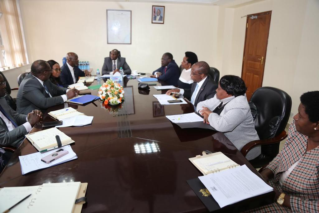 koske_felix's tweet photo. Had a consultative meeting with the Public Service Commission on various issues that are critical to the public service transformation. Some of the issues include internship programs, succession management, staff training and capacity building, governance principles and values, succession management, as well as the ongoing war on corruption.