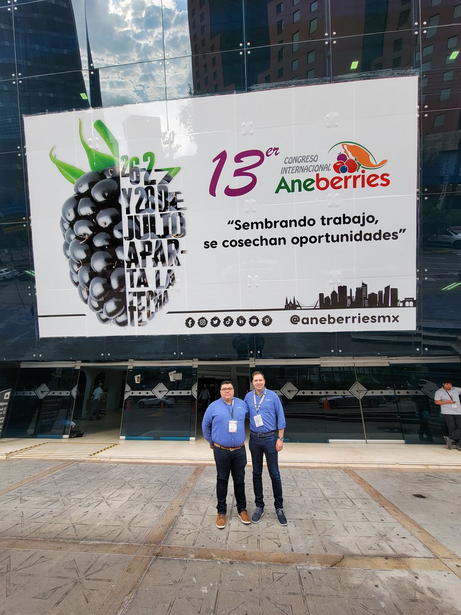 SmartCold_US's tweet photo. Up and running in booth #113 at  @aneberriesmx 2023🫐🍓🍇❄️

We are the #smart option for your value chain 🙌✅️

#SmartColdStorage #ColdStorage #Berries #Aneberries #ExpoGdl https://t.co/3bSqPUv7qE