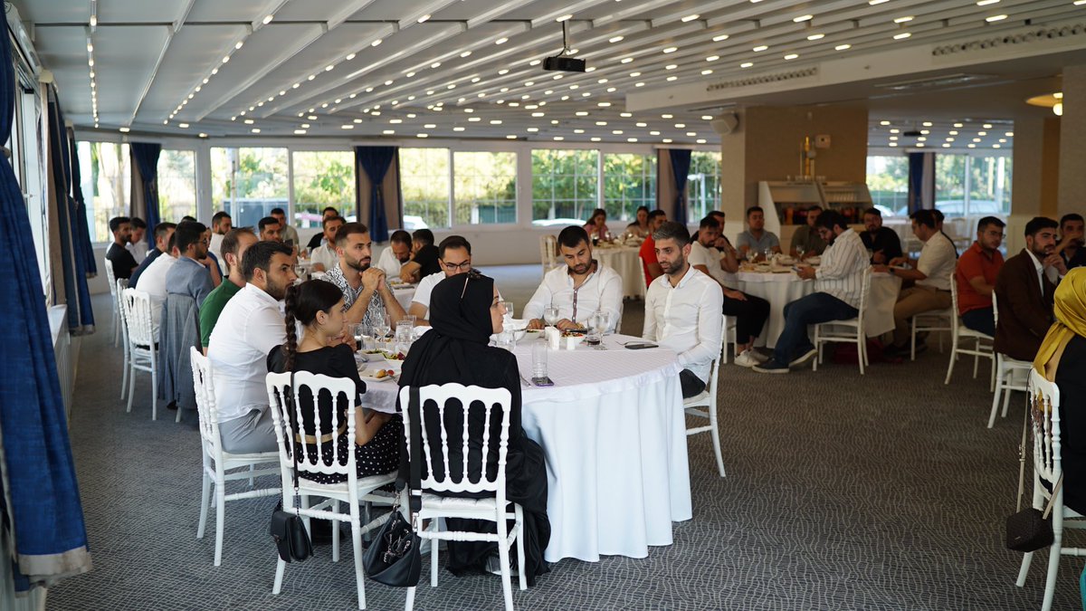 Gençlik Kolları Genel Başkanımız, İzmir Milletvekilimiz Sn. <a href="/eyupkadirinan/">Eyyüp Kadir İnan</a>'ın katılımlarıyla İlçe Başkanları toplantımızı gerçekleştirdik.

Tüm ilçelerimizde var gücümüzle çalışacak, İzmir'imizi AK belediyecilikle tanıştıracağız. 🇹🇷 

<a href="/avyusufibis/">Yusuf İBİŞ</a> 
<a href="/mkaradayi2/">Muhammed KARADAYI</a>