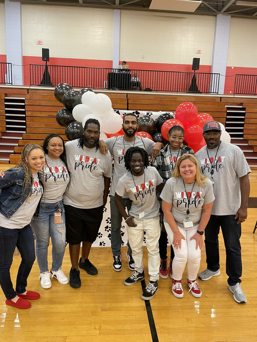 PriceCSRobotics's tweet image. Connections representing at open house! Dance, agriculture, pe, chess, Spanish, band, art &amp;amp; computer science. Ready for the new school year! @APSPrice @mrgreen3211 @PBS_Atlanta @PBSA_CEO @NikkitaDW