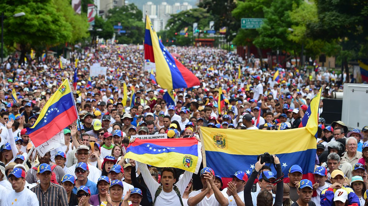 AliomarBracho's tweet photo. ✔️Sí habrá Primarias
✔️Sí habrá UNIDAD en torno al candidato ganador
✔️Sí habrá Elecciones Presidenciales
✔️Sí habrá VICTORIA NACIONAL de la Libertad y la Democracia.
✔️VENEZUELA será Libre!!!

Venezuela volverá a ser de los venezolanos🇻🇪 https://t.co/4e8snEhur5