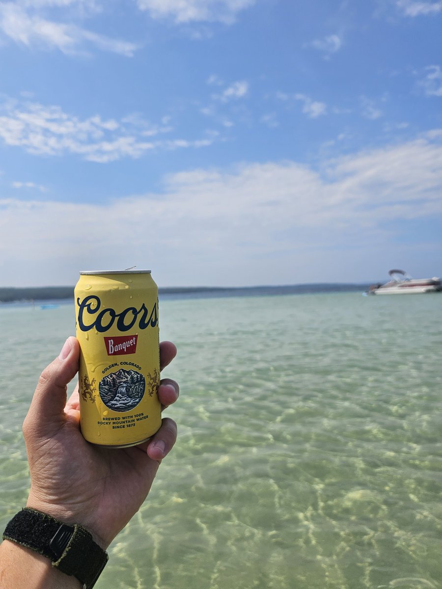 R3drckt's tweet photo. Rocky mountain @CoorsBanquet  water in #Higginslake https://t.co/9VfL3rXmlL