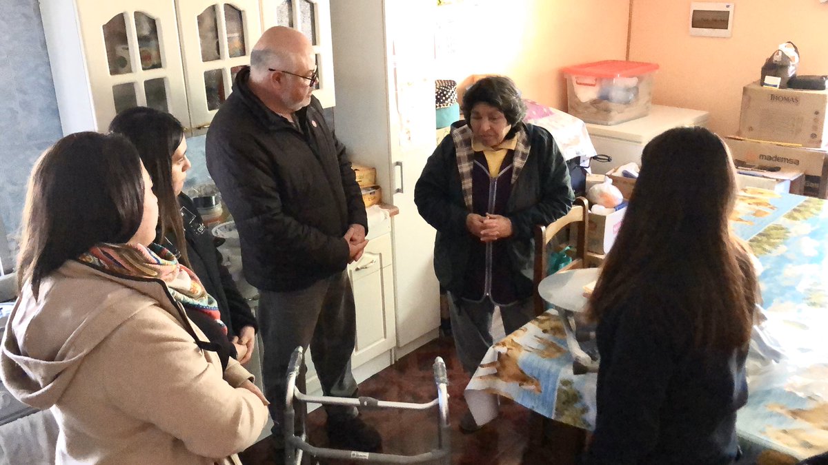 MDSCoquimbo's tweet photo. ✅En #Salamanca nuestro Seremi de @MDSCoquimbo @eduardoalcayaga junto al equipo municipal, entregaron ayudas técnicas en las localidades de #Chalinga y #ElTebal, como parte del Programa Red Local de Apoyos y Cuidados, que presta atenciones a más de 70 familias de la comuna. https://t.co/1ZNxuu0J39