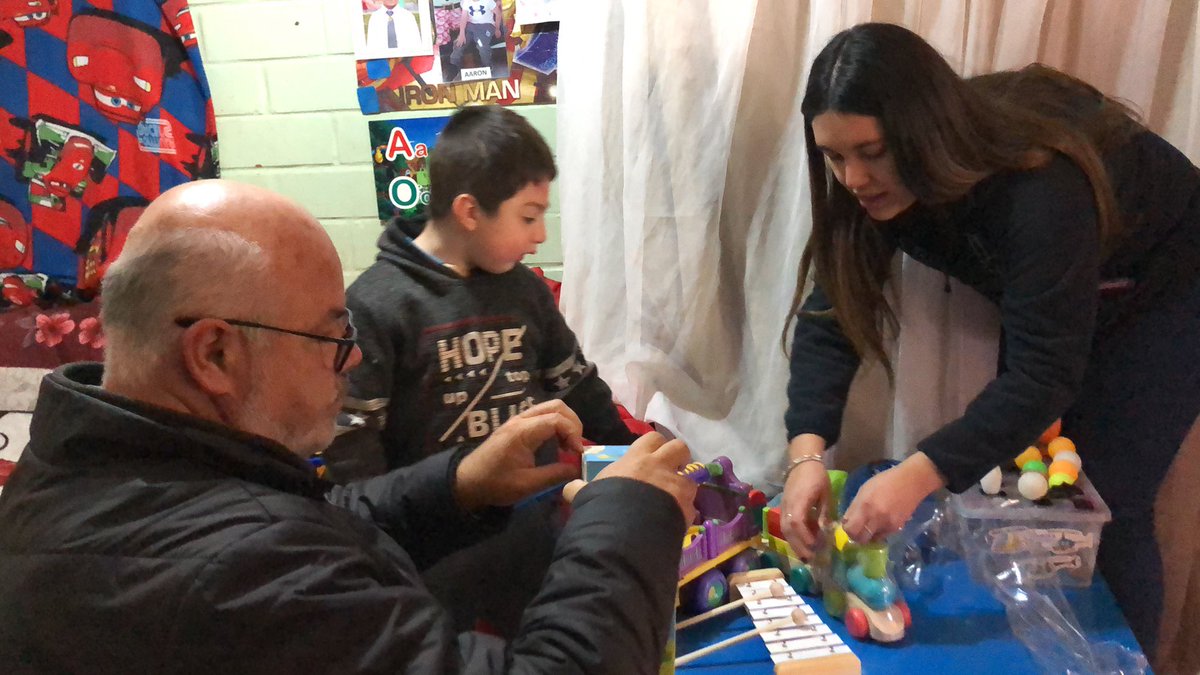 MDSCoquimbo's tweet photo. ✅En #Salamanca nuestro Seremi de @MDSCoquimbo @eduardoalcayaga junto al equipo municipal, entregaron ayudas técnicas en las localidades de #Chalinga y #ElTebal, como parte del Programa Red Local de Apoyos y Cuidados, que presta atenciones a más de 70 familias de la comuna. https://t.co/1ZNxuu0J39