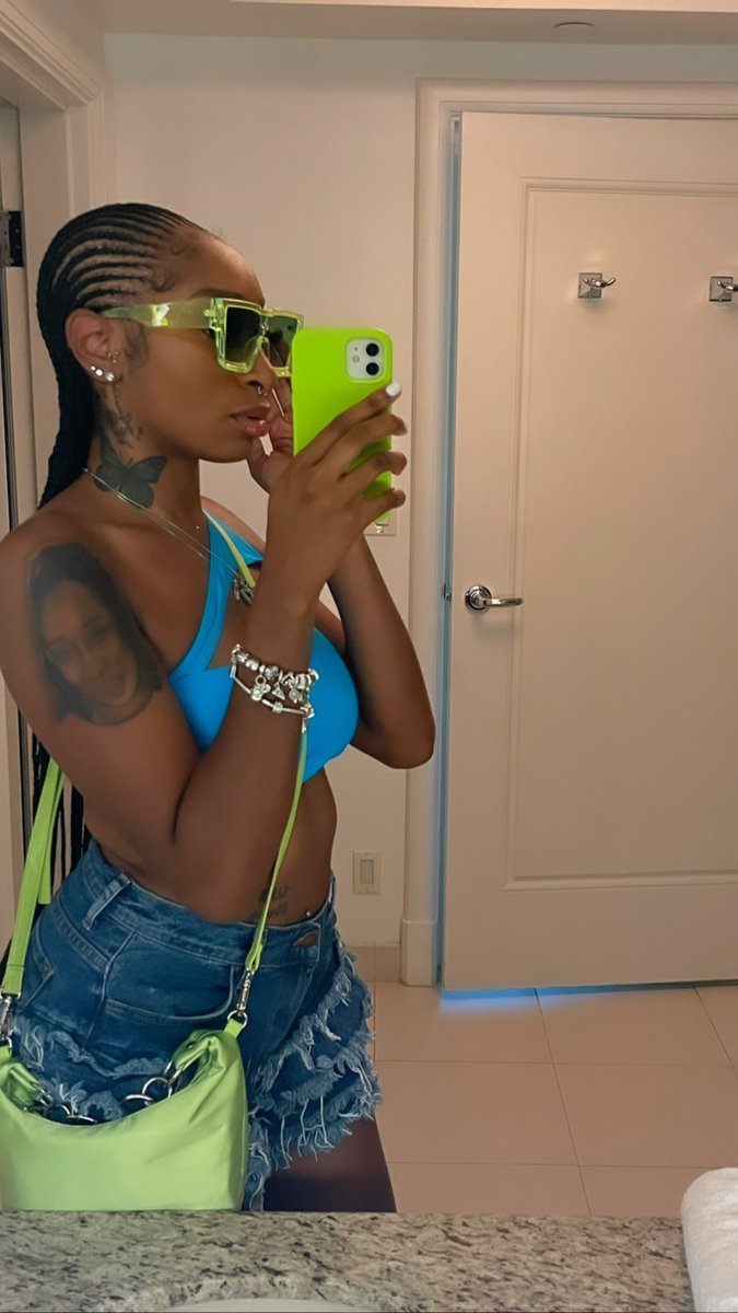 AunyaeDashai's tweet photo. Is it still #ACTBADSUMMER ? 🩵💚 https://t.co/g87XNOYoPK