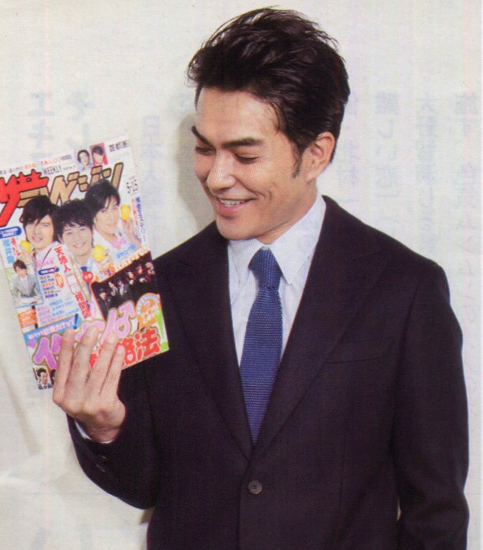 kazuki_fans_usa's tweet photo. 北村一輝 | Kazuki Kitamura ~ TV History Talk (Vol 9) / *Pics from a Magazine we bought, edited, and scanned for our Fan Page.*
*See a few more: https://t.co/kEuJ4M0d9X
#北村一輝 #kazukikitamura
#北村一輝さん #japanesemagazine
#雑誌 https://t.co/Ng7tJ6m34j