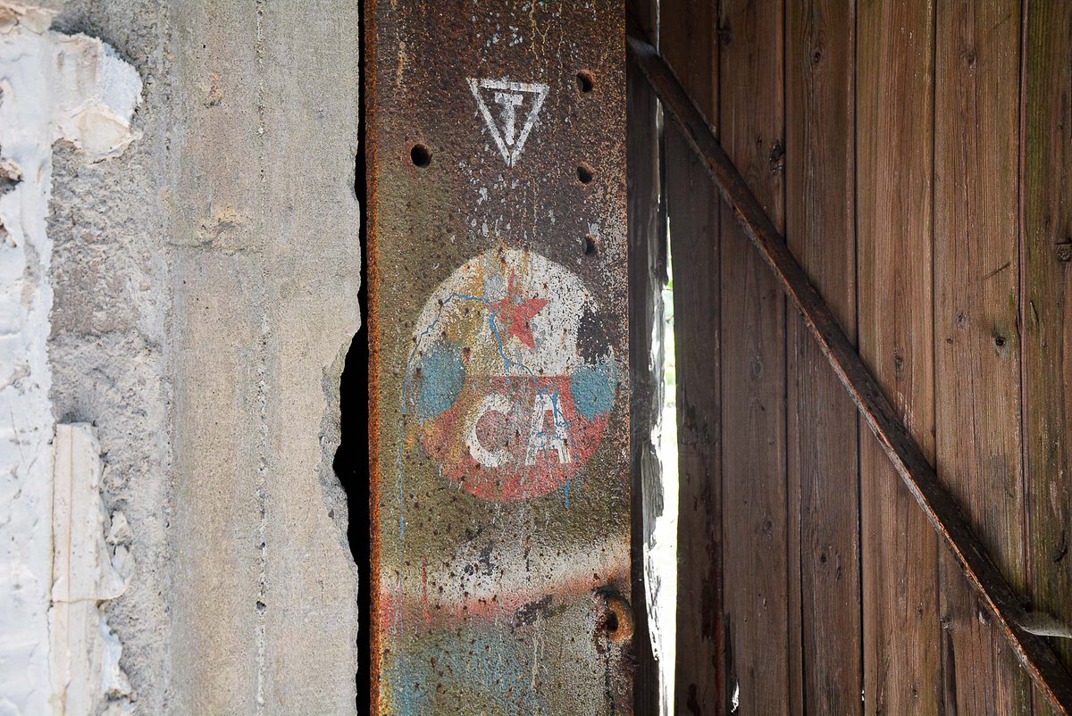iamkosmonaut's tweet photo. We explored the remnants of the Flugplatz Alt Daber, once home to countless German Paratroopers, followed by hundreds of Soviet Soldiers. 

https://t.co/jUJTfO4WY8 

#lostplaces #Germany https://t.co/1I22znxGJr