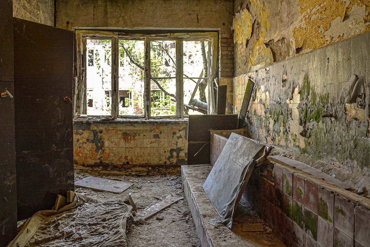 iamkosmonaut's tweet photo. We explored the remnants of the Flugplatz Alt Daber, once home to countless German Paratroopers, followed by hundreds of Soviet Soldiers. 

https://t.co/jUJTfO4WY8 

#lostplaces #Germany https://t.co/1I22znxGJr