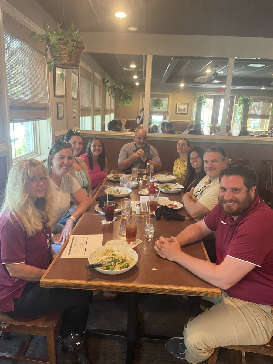 As we welcome some new (and returning) faces to Veterans Park, we are excited for the opportunity to share, collaborate, and enjoy time with the Veterans Park Administration teams! #charlespmurray #awesomeadmirals #ashleyeagles #seeyouatthepark <a href="/NewHanoverCoSch/">New Hanover County Schools</a>