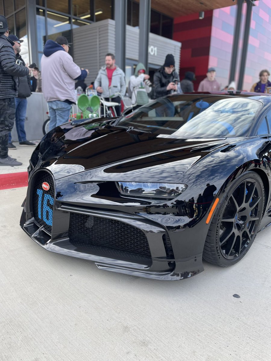 HunterGVaughn's tweet photo. cars are truly something special https://t.co/AH6ZOjaBf3
