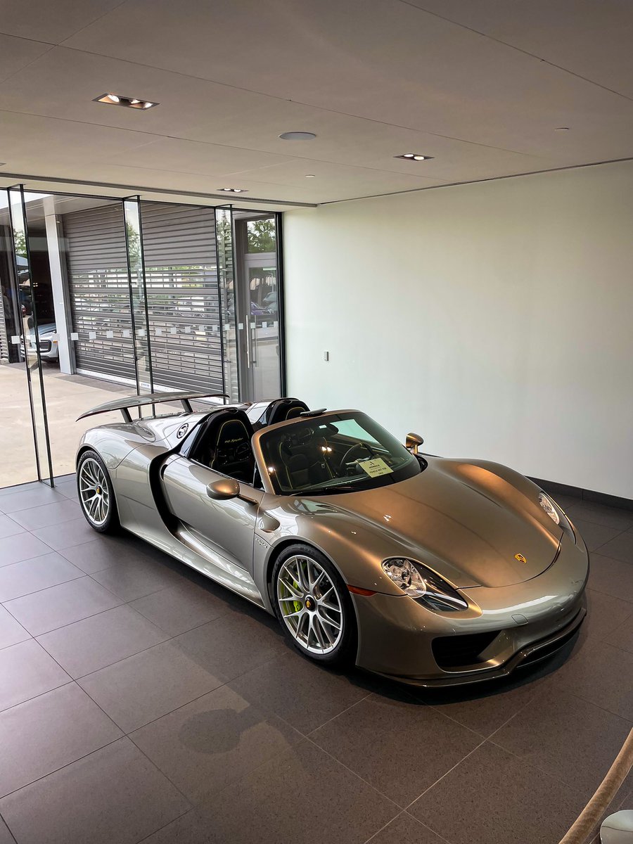 HunterGVaughn's tweet photo. cars are truly something special https://t.co/AH6ZOjaBf3