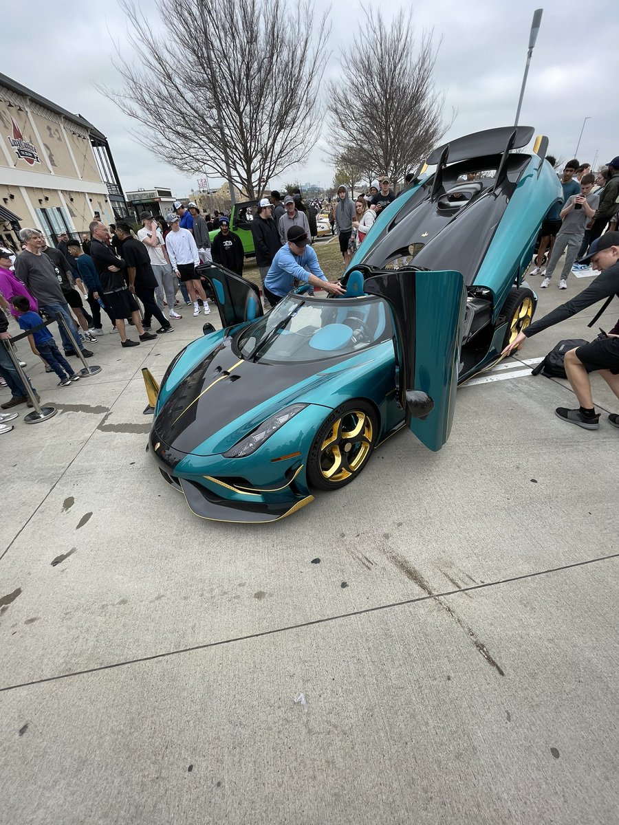 HunterGVaughn's tweet photo. cars are truly something special https://t.co/AH6ZOjaBf3