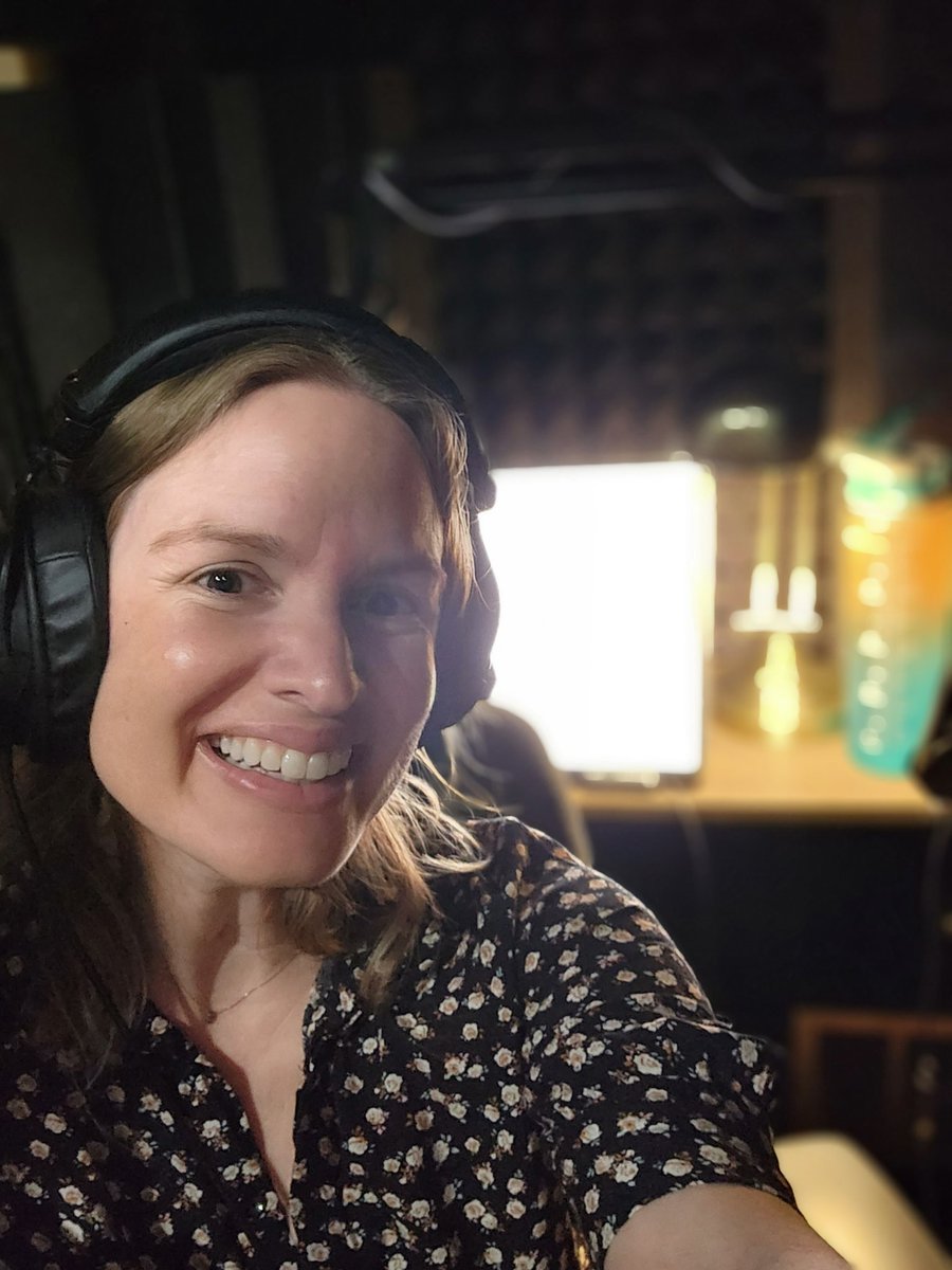 KelliTager's tweet photo. Doing pick ups in studio with an engineer is just freaking dreamy. Done in ten minutes! Thanks, @amyrubinate and @mosaicaudio. ♥️ https://t.co/Owl7Alt5zb