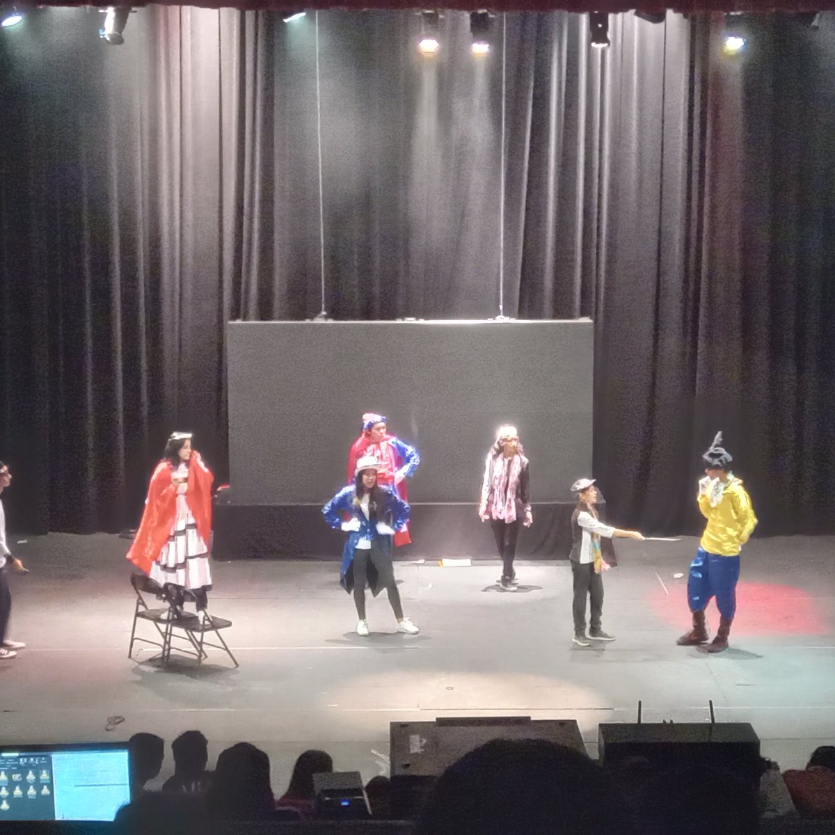 DGCPatrimonioy2's tweet photo. #27Jul Divertida e interesante presentación del estado Táchira en el IV Festival de Teatro Escolar César Rengifo en el marco de la Batalla Naval del Lago @NicolasMaduro @_LaAvanzadora @luchaalmada @VillegasPoljak @MPPEDUCACION @MovimientonTCR https://t.co/Ob9eiIltQk