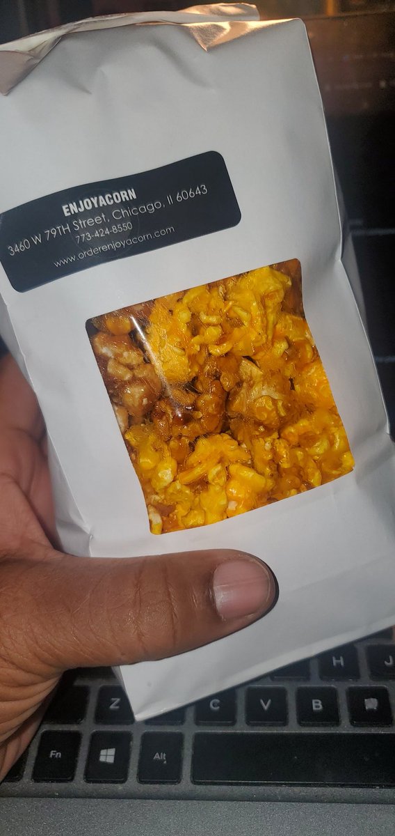 cwharris773's tweet photo. One of y'all told me about #Enjoyacorn on 79th between SW Highway and Pulaski so I slid.
I got the #ChicagoMix and it is delicious.
๐ฟ๐
Which one of y'all told me?
#Popcorn #blackOwnedBusiness https://t.co/tvBNxtmDJ6