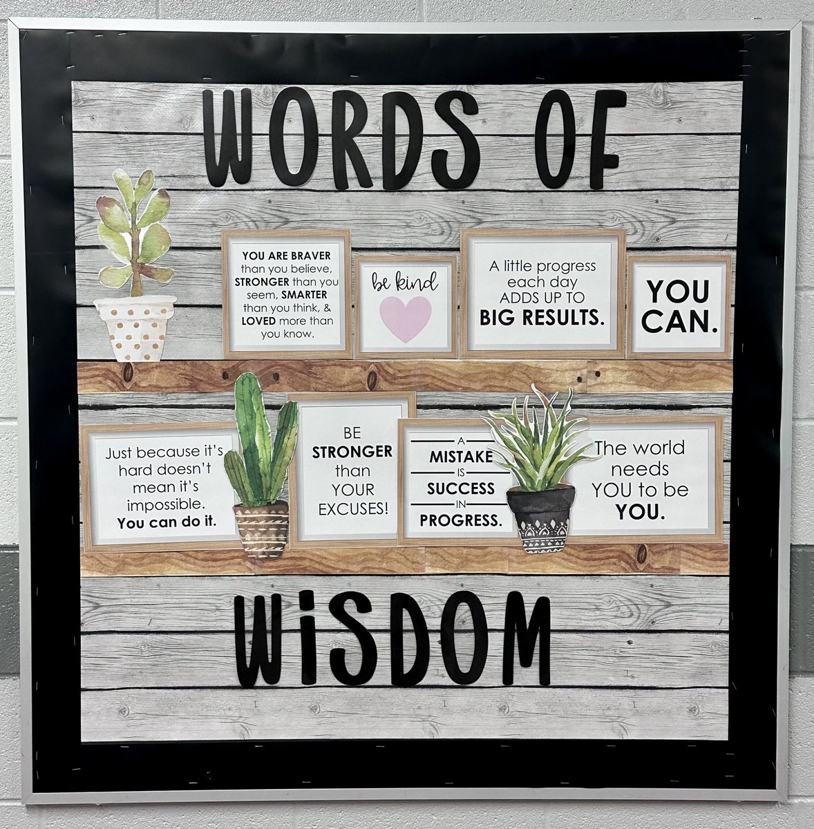 sacarpenter6285's tweet photo. Our hallway is just a bit more prepared for our students!! I canβt wait to start this year and see what is in store!!! @LMS_Hawks #LMSLevelUp #iTeachLMS #middleschool #mathteacher https://t.co/IAMExfYyug